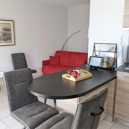 T3 Climatise Rdc Avec Terrasse, Parking, Proche Activites - - Fr-1-797-30 公寓
