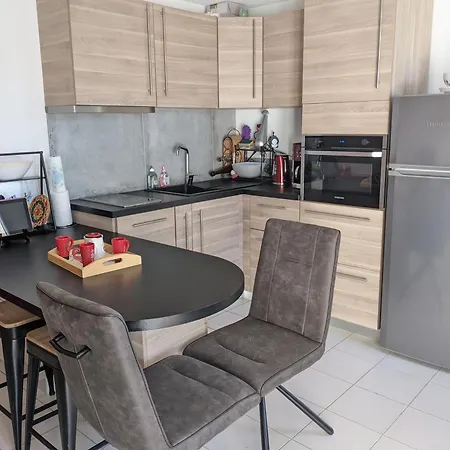 T3 Climatise Rdc Avec Terrasse, Parking, Proche Activites - - Fr-1-797-30 Apartment Port-la-Nouvelle
