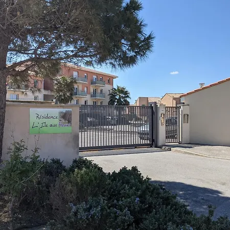 T3 Climatise Rdc Avec Terrasse, Parking, Proche Activites - - Fr-1-797-30