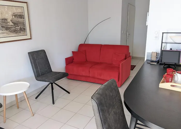 T3 Climatisé Rdc Avec Terrasse, Parking, Proche Activités - - Fr-1-797-30 Appartement *