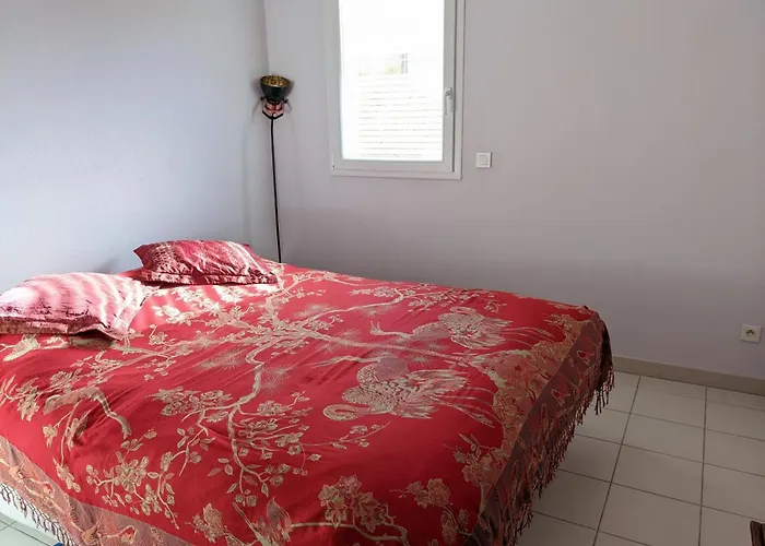 Appartement T3 Climatisé Rdc Avec Terrasse, Parking, Proche Activités - - Fr-1-797-30 Port-la-Nouvelle