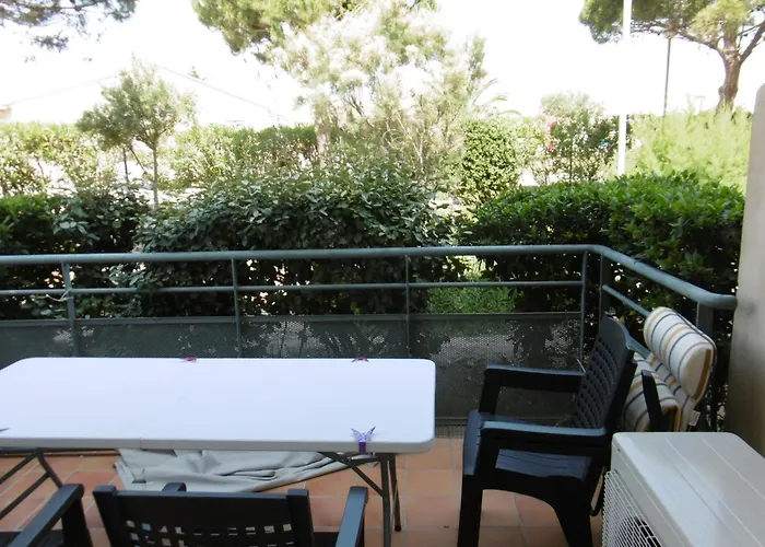 T3 Climatisé Rdc Avec Terrasse, Parking, Proche Activités - - Fr-1-797-30